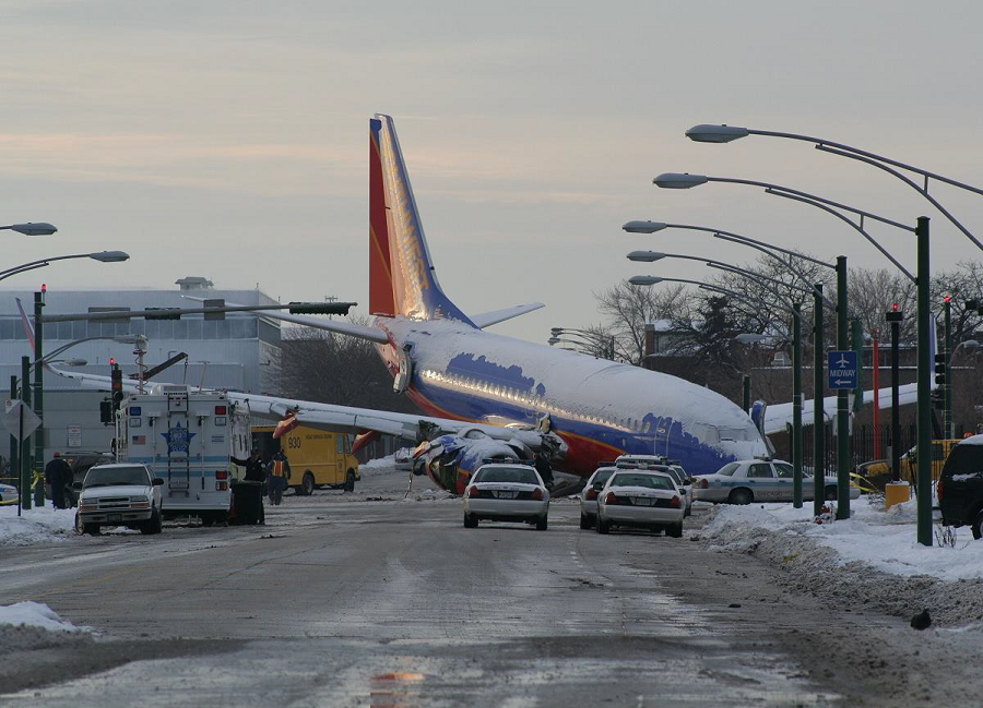 À la suite de l’accident du B737-700 survenu le 8 décembre 2005 à l’aéroport Midway de Chicago, on a mis sur pied le TALPA ARC, une importante initiative visant à améliorer la sécurité des opérations sur des pistes mouillées et contaminées qui a finalement abouti au GRF.