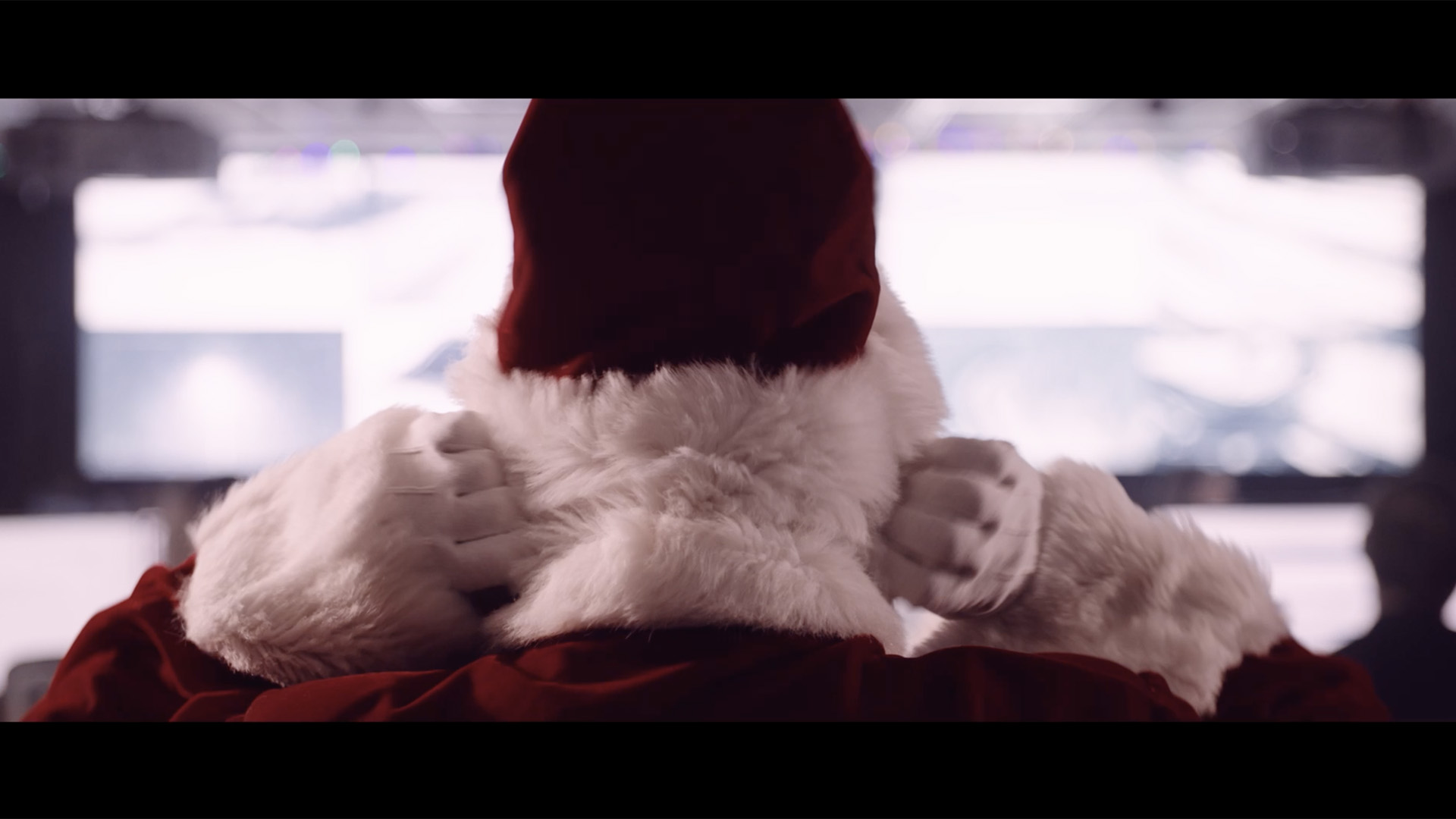 Vidéo : Le ministre des Transports autorise le père Noël à voyager dans l'espace aérien canadien